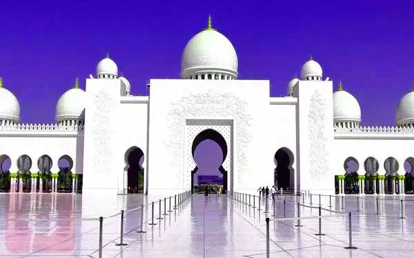 Symmetrie-mosque-symmetric-and-asymmetric-balance